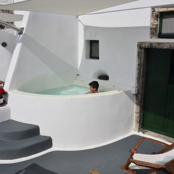Traditional cave house with Jacuzzi